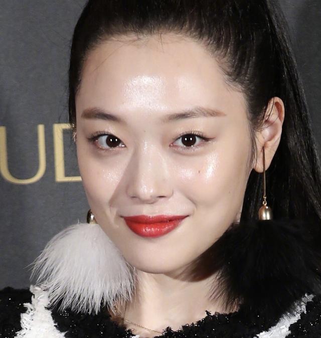How on earth does the water-gloss muscle make-up not shine?