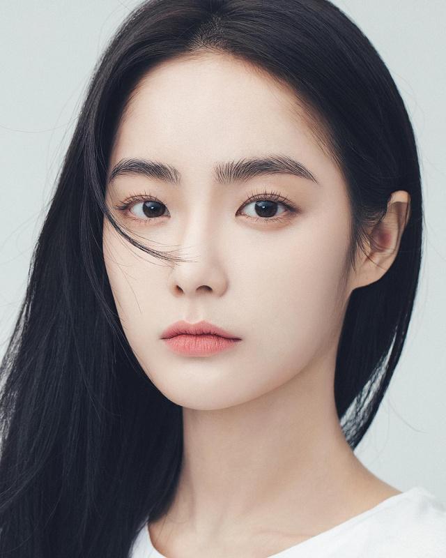 Several popular eyebrows