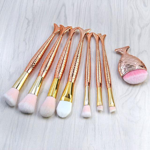 Mermaid makeup brush use evaluation