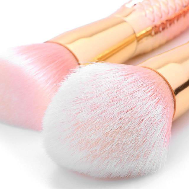 Mermaid makeup brush use evaluation