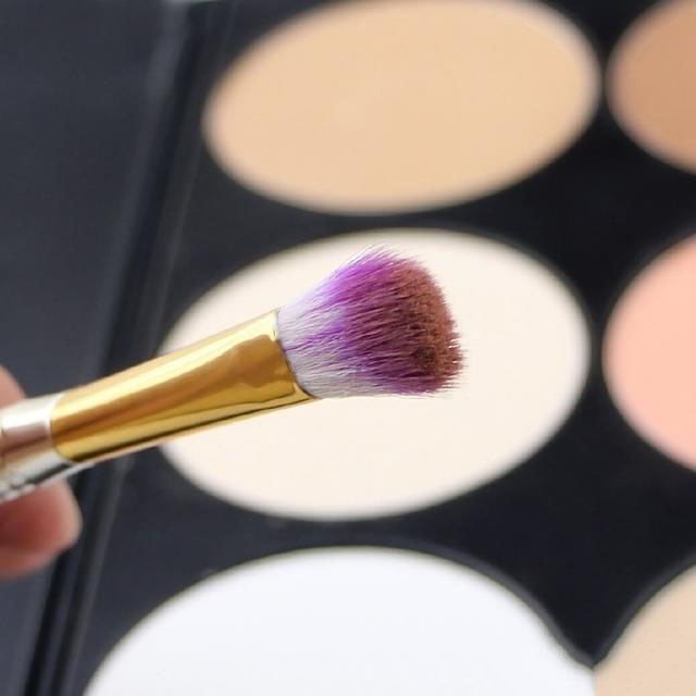 Mermaid makeup brush use evaluation