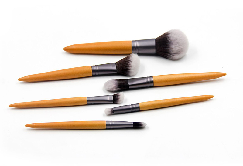 Professional High Quality Wood Handle Vegan Makeup Brushes Private Label