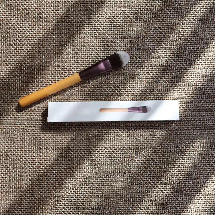 High Quality Wood Handle Make Up Brush Professional Liquid Flat Foundation Brush