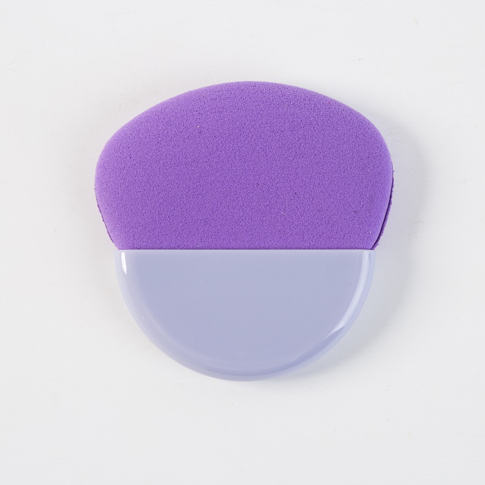 supressed flat makeup sponge with plastic handle