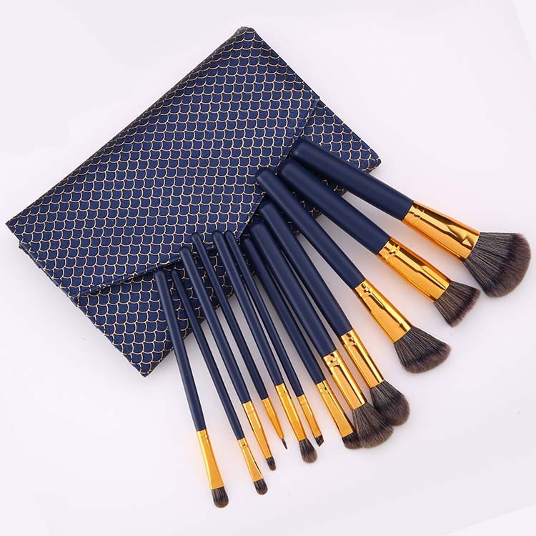 Wholesale synthetic hair wood handle 12pcs day makeup brushes with cosmetic bag