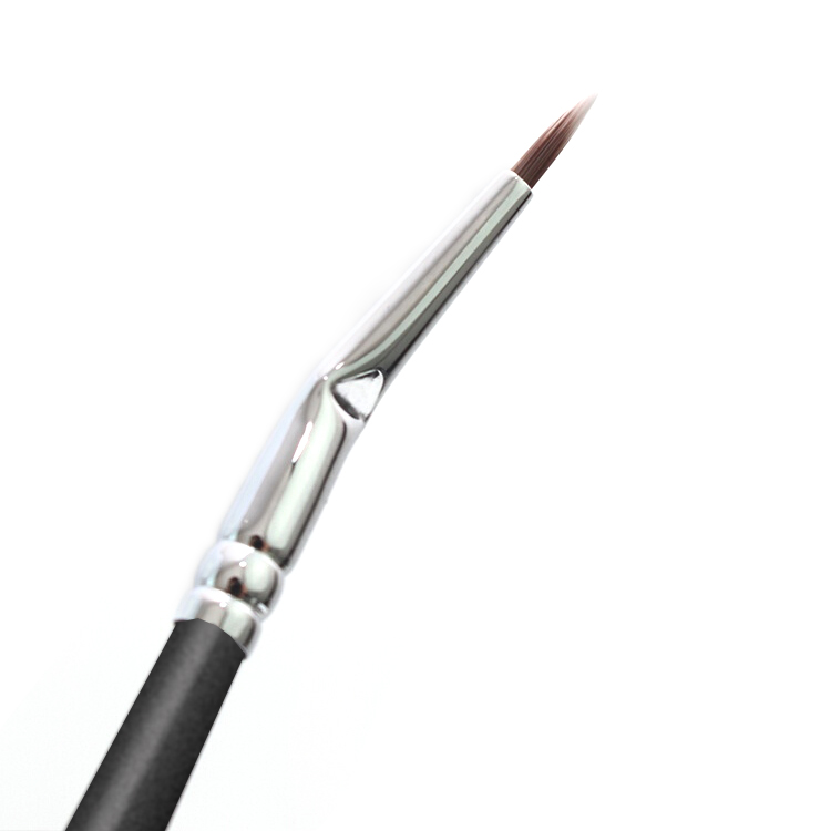 Professional bent eyeliner brush for creating the winged cat eye look
