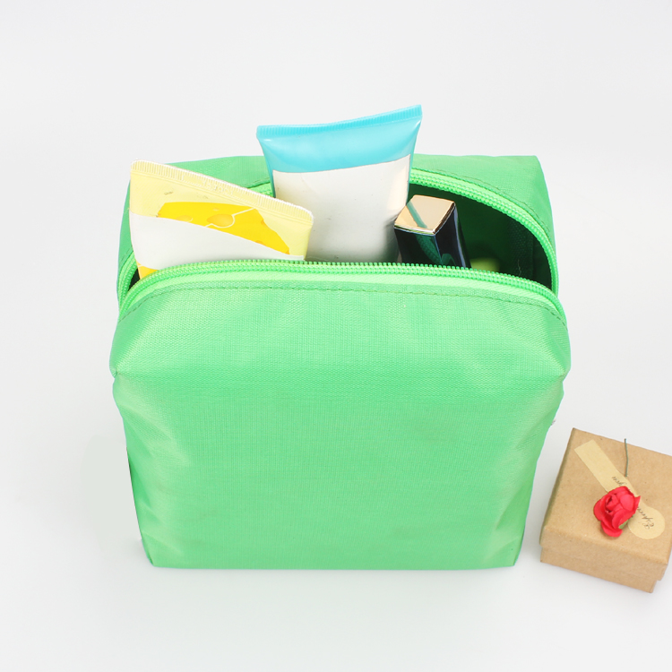 Green Polyester Cosmetic Pouch Clutch Makeup Bag For Women Makeup Bag