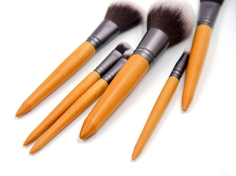 Professional High Quality Wood Handle Vegan Makeup Brushes Private Label
