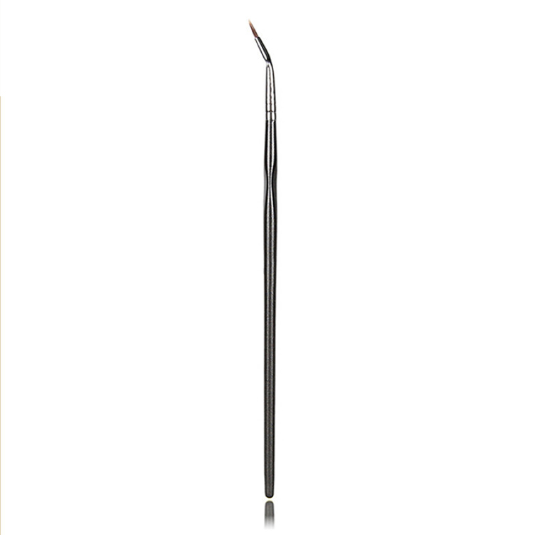 Professional bent eyeliner brush for creating the winged cat eye look