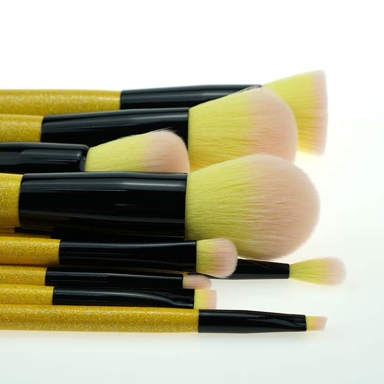 Free Sample 12pcs Shiny Red Makeup Brush Essentials In Gift Box