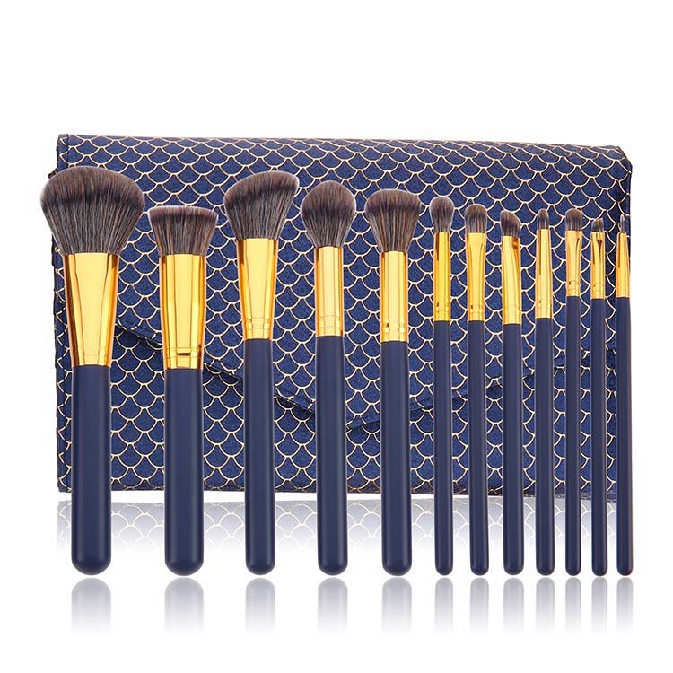 Wholesale synthetic hair wood handle 12pcs day makeup brushes with cosmetic bag