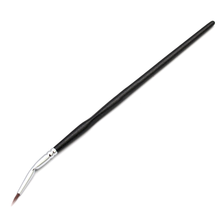 Professional bent eyeliner brush for creating the winged cat eye look