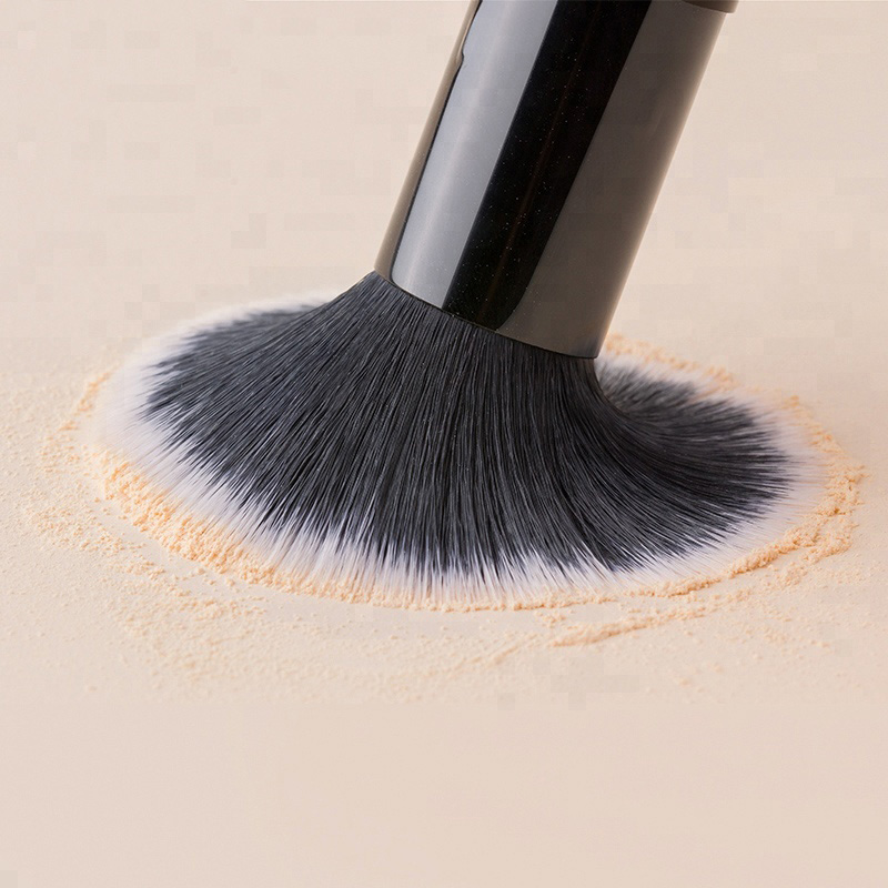 New Idea Twist Retractable Kabuki Contouring Blush Brush