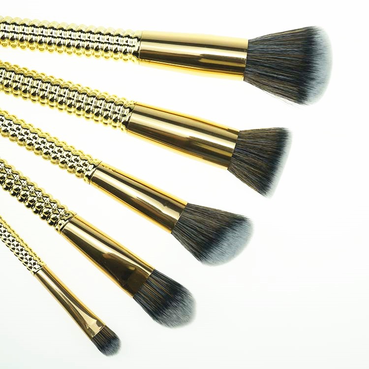Beauty Plastic Handle Kabuki Gold Makeup Brush Set
