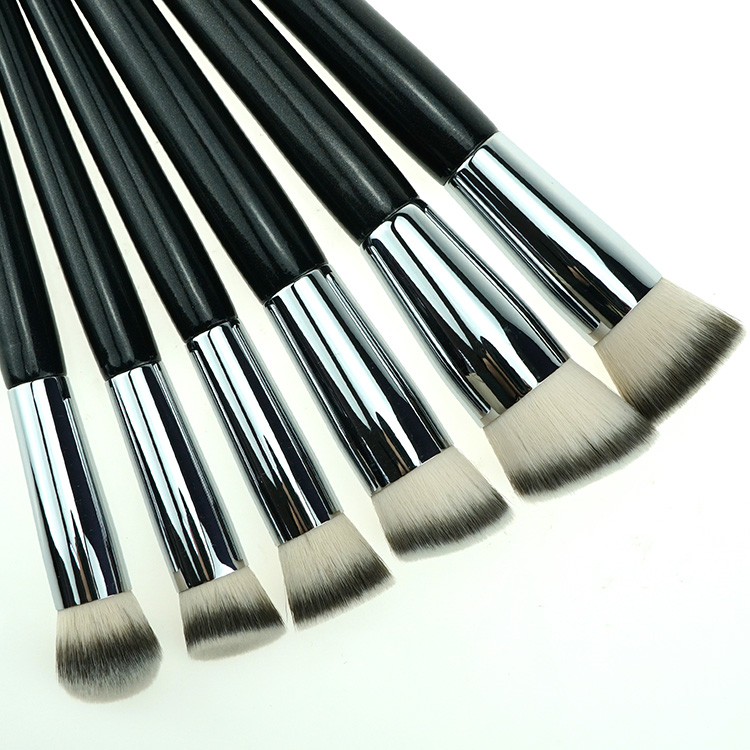 The most soft synthetic hair makeup brush with wooden handle