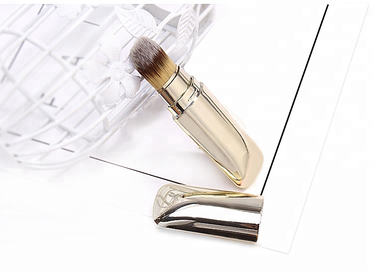 Mini Portable Foundation Cosmetic Brush Flat Plastic Liquid Foundation Brush With Protect Cap