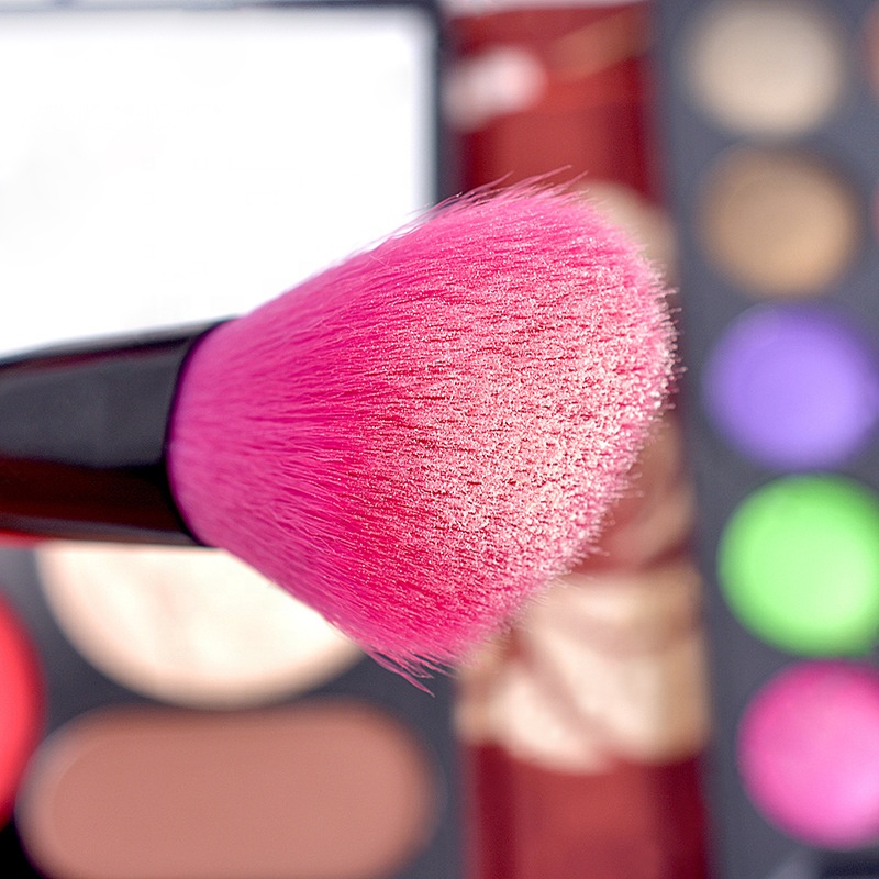 Angled Single Black Ferrule Marble Blush Makeup Brush With Holographic Bag