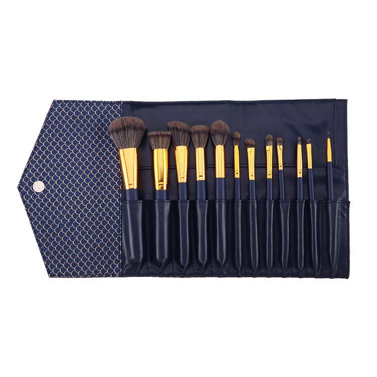 Wholesale synthetic hair wood handle 12pcs day makeup brushes with cosmetic bag