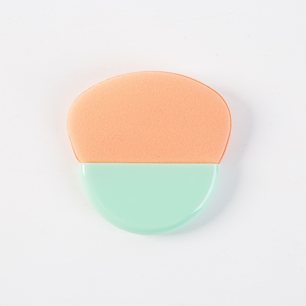 supressed flat makeup beauty sponge with plastic handle