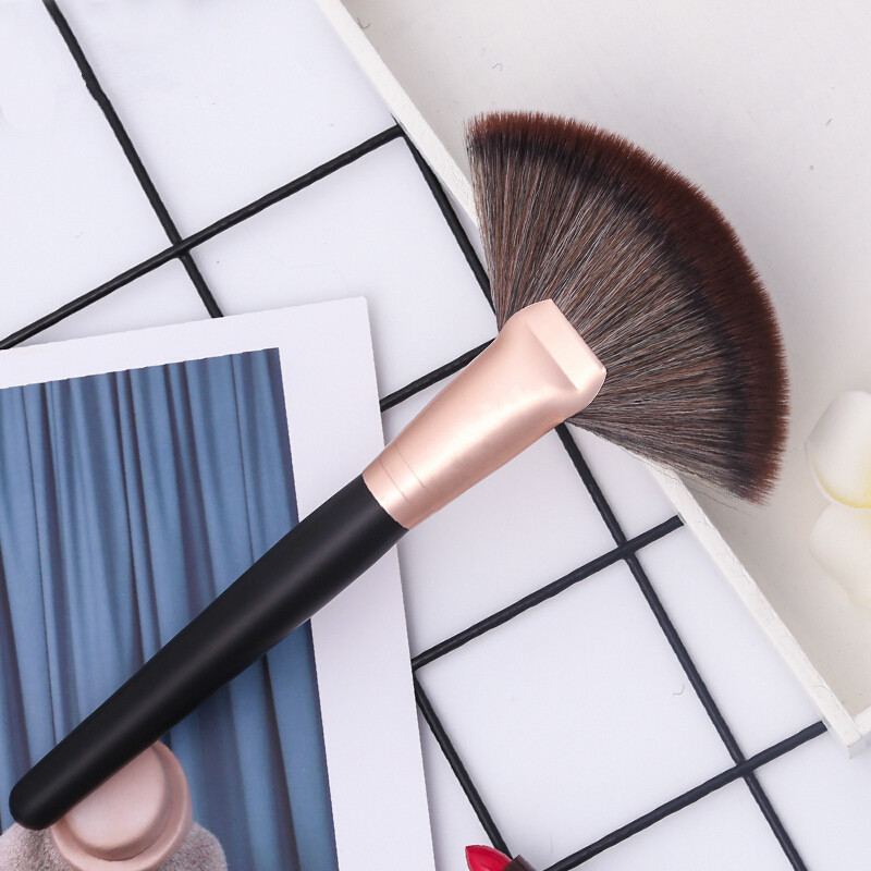 Professional customized label facial Big Fan brush for highlight synthetic hair makeup brush