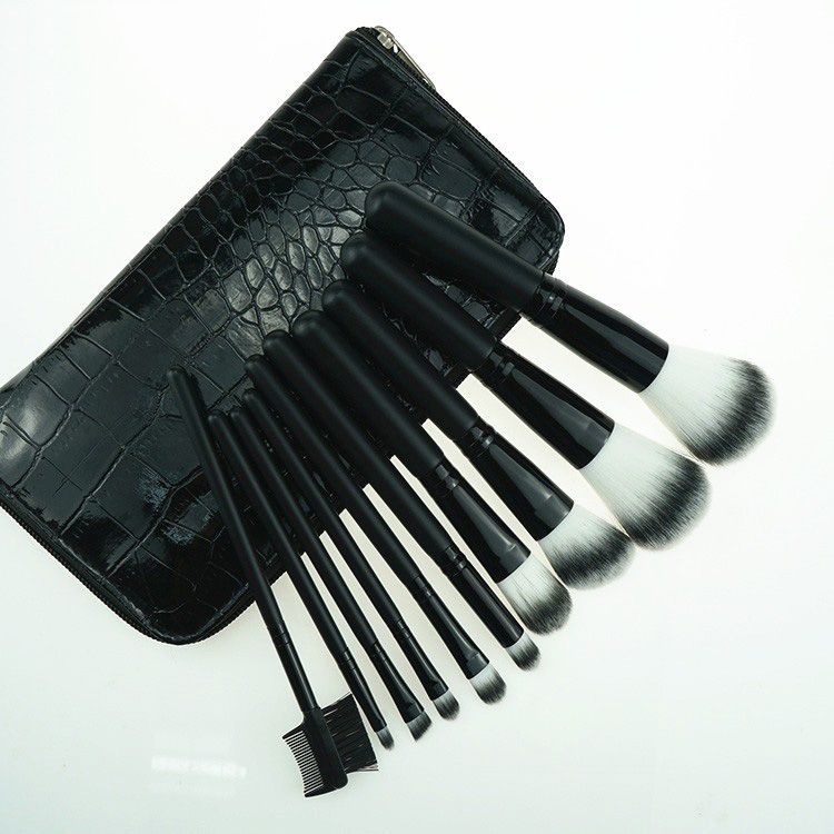 2019 trending private label black powder makeup brush with cylinder box