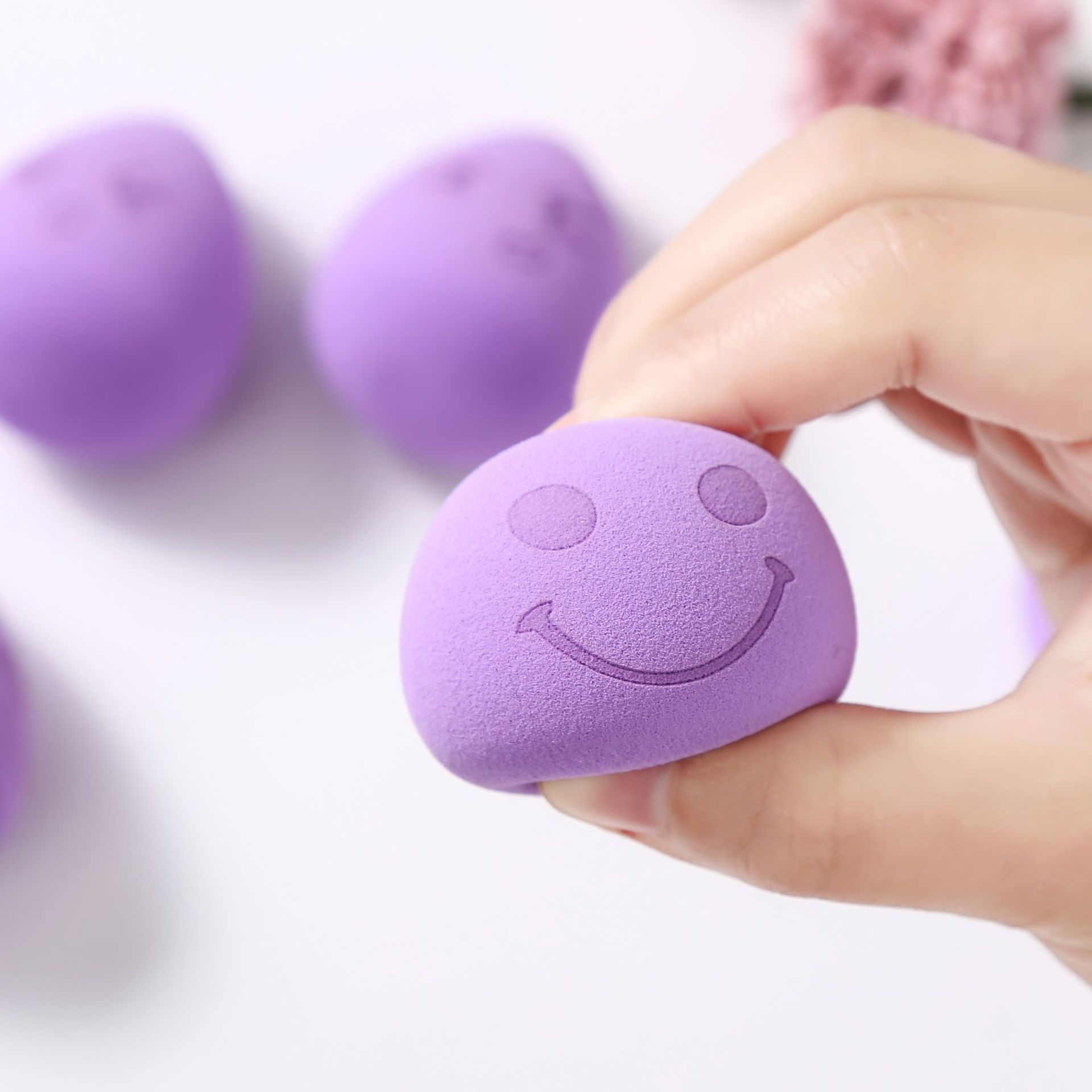 Light Purple drop makeup sponge with private label Smile face sponge blender Puffs