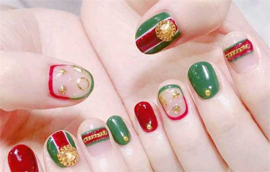 How to remove the nails made by the nail shop
